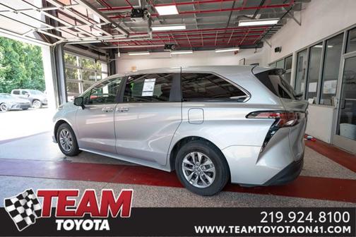 2024 Toyota Sienna LE