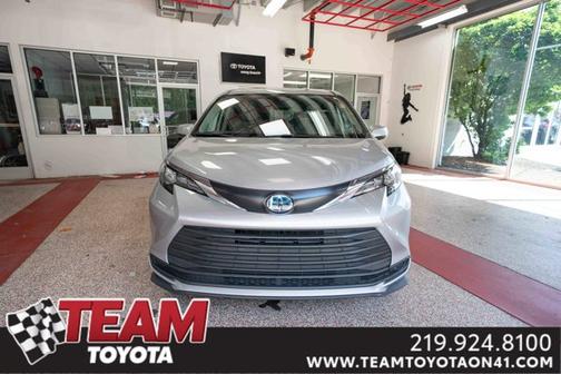 2024 Toyota Sienna LE
