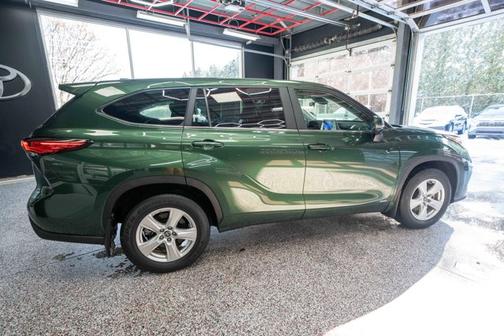 2023 Toyota Highlander Hybrid LE