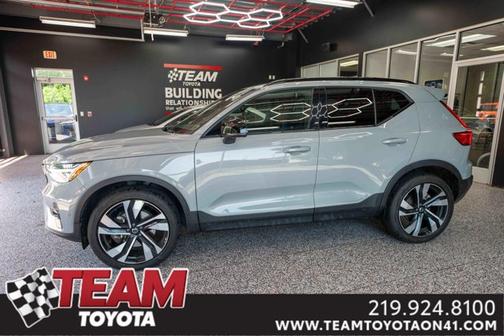 Gray 2024 Volvo XC40 Plus Dark Theme