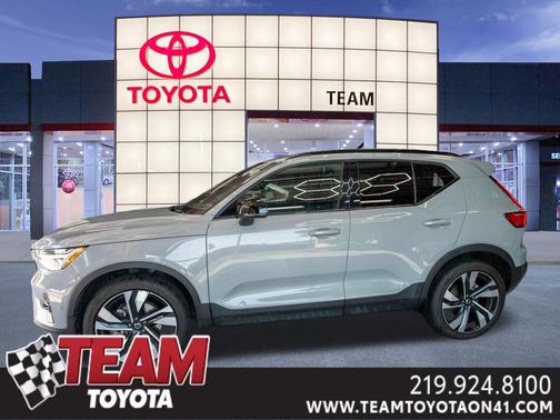 Gray 2024 Volvo XC40 Plus Dark Theme