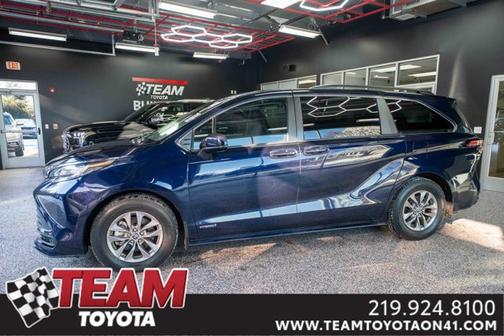 2021 Toyota Sienna LE