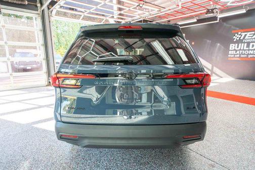 2025 Toyota Grand Highlander Hybrid XLE