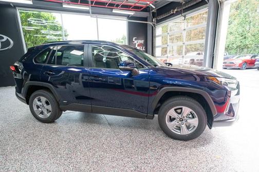 2025 Toyota RAV4 Hybrid XLE