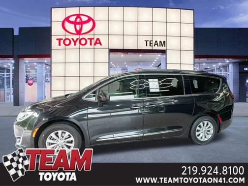 Brilliant Black Crystal Pearlcoat 2019 Chrysler Pacifica Touring L