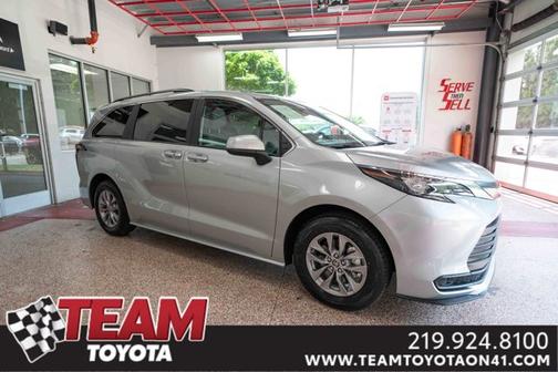 2025 Toyota Sienna LE