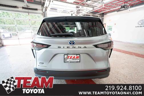 2025 Toyota Sienna LE