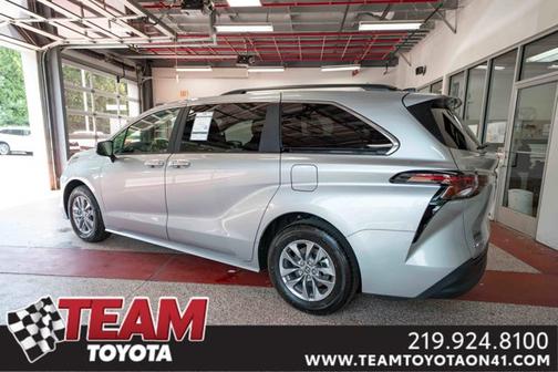 2025 Toyota Sienna LE