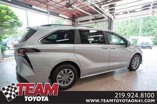 2025 Toyota Sienna LE