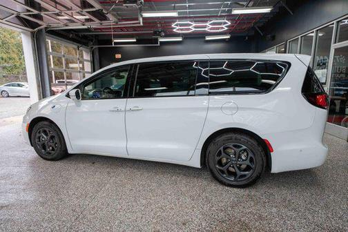 2022 Chrysler Pacifica Hybrid Touring L