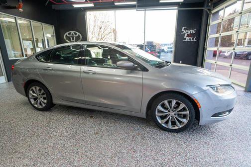 2015 Chrysler 200 S