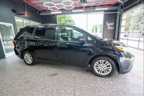 Midnight Black Metallic 2017 Toyota Sienna XLE Premium
