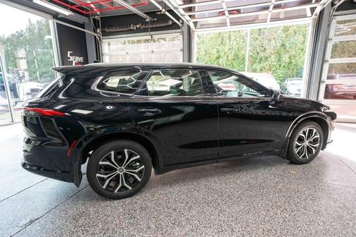 2025 Toyota Crown Signia XLE