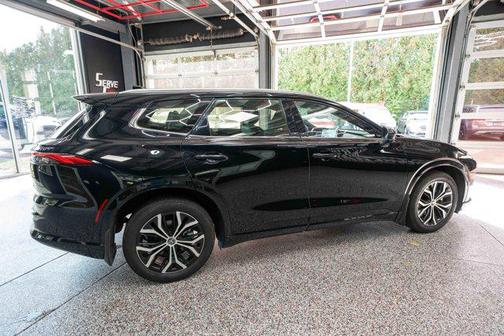 2025 Toyota Crown Signia XLE