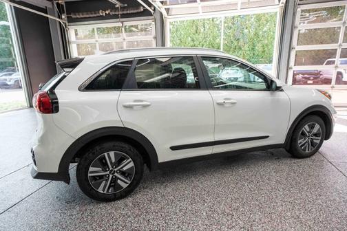 2022 Kia Niro LXS