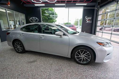 Silver Lining Metallic 2016 Lexus ES 350 Base