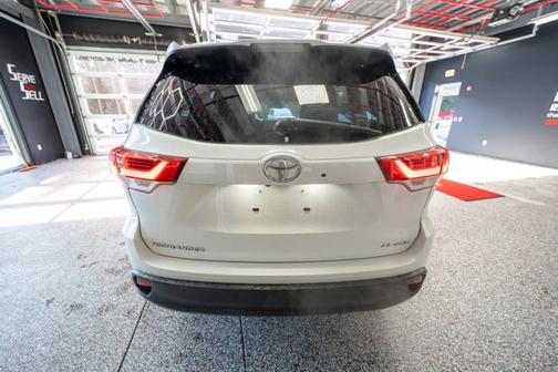 2017 Toyota Highlander SE