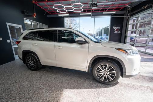 2017 Toyota Highlander SE