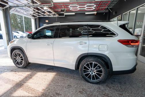 2017 Toyota Highlander SE