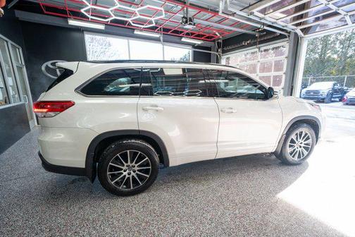 2017 Toyota Highlander SE