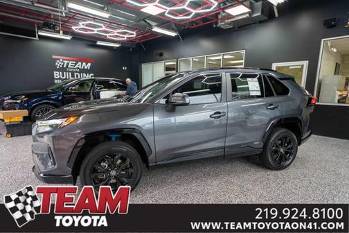 2023 Toyota RAV4 Hybrid SE