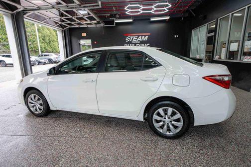 Super White 2016 Toyota Corolla LE