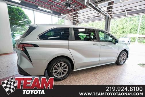 2021 Toyota Sienna LE