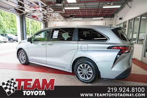 2021 Toyota Sienna LE