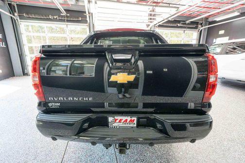 Black 2013 Chevrolet Avalanche LT