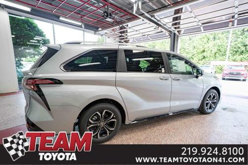2025 Toyota Sienna Platinum 7 Passenger