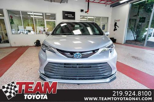 2025 Toyota Sienna Platinum 7 Passenger