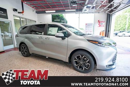 2025 Toyota Sienna Platinum 7 Passenger
