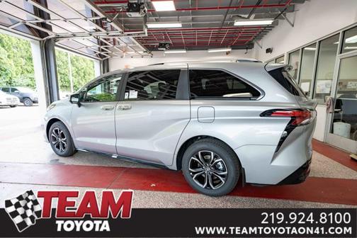 2025 Toyota Sienna Platinum 7 Passenger