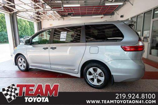 2020 Toyota Sienna SE