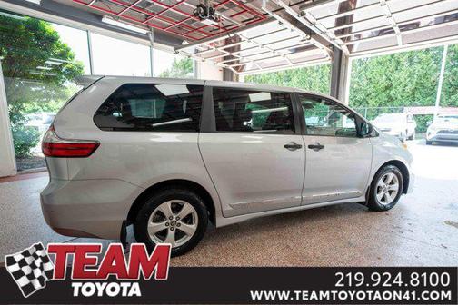 2020 Toyota Sienna SE