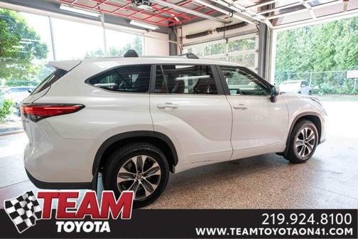 2023 Toyota Highlander Hybrid XLE