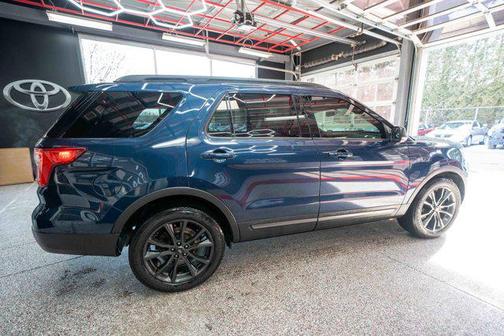 BLUE JEANS METALLIC 2017 Ford Explorer XLT