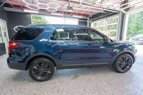 BLUE JEANS METALLIC 2017 Ford Explorer XLT