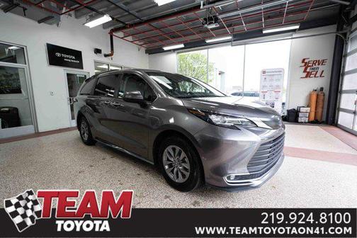 2023 Toyota Sienna XLE 8 Passenger