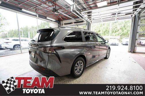 2023 Toyota Sienna XLE 8 Passenger