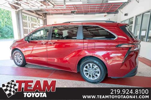 2023 Toyota Sienna XLE 8 Passenger