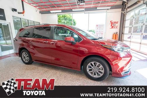 2023 Toyota Sienna XLE 8 Passenger