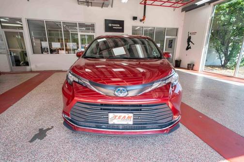 2023 Toyota Sienna XLE 8 Passenger