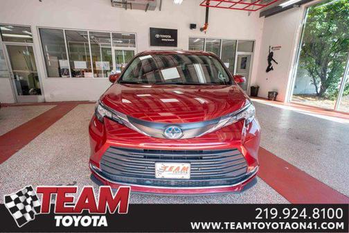2023 Toyota Sienna XLE 8 Passenger