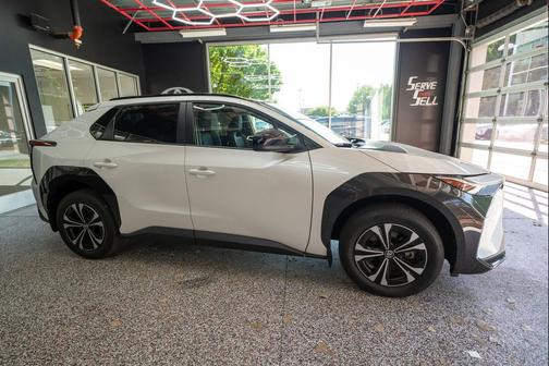 Wind Chill Pearl 2024 Toyota bZ4X XLE