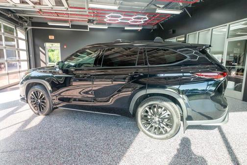 2025 Toyota Highlander XSE