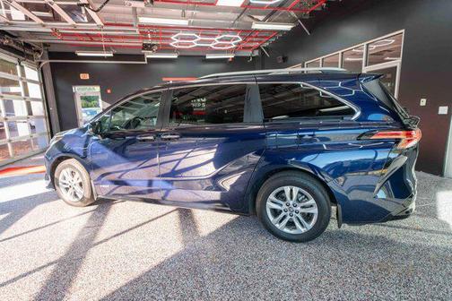 2021 Toyota Sienna Limited 7-Passenger