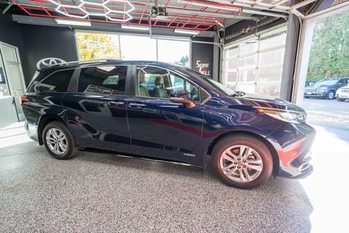 2021 Toyota Sienna Limited 7-Passenger