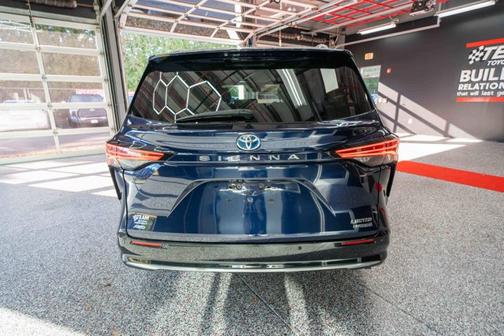 2021 Toyota Sienna Limited 7-Passenger