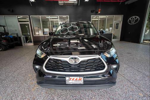 Midnight Black Metallic 2023 Toyota Highlander XLE